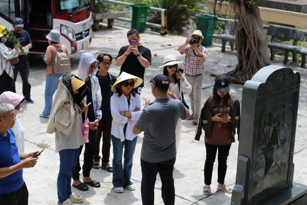 Hướng dẫn viên du lịch phải mang theo giấy tờ gì khi đi hướng dẫn du lịch?