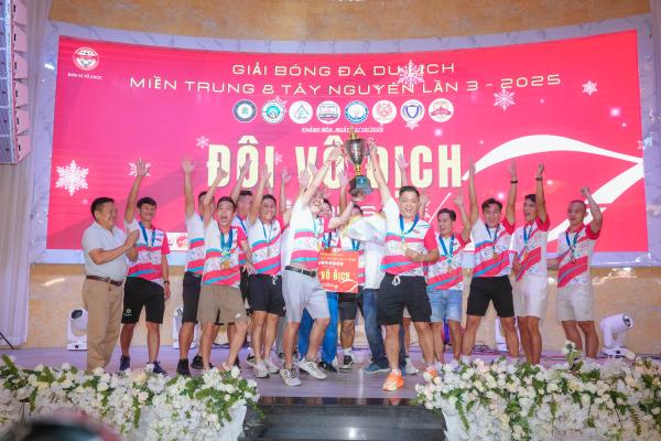 Rộn ràng Giải Bóng đá Du lịch Miền Trung & Tây Nguyên lần III – 2025 tại Khánh Hòa