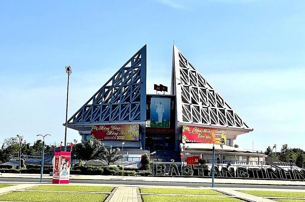 Chính sách đặc thù hiện hưởng